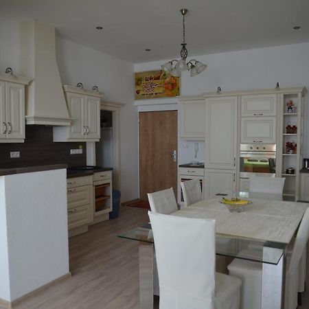 Apartman Ostry Vrsok V Starom Smokovci Apartment Vysoke Tatry Bagian luar foto